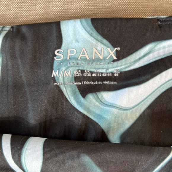Spanx print leggings size Medium - Picture 5 of 10